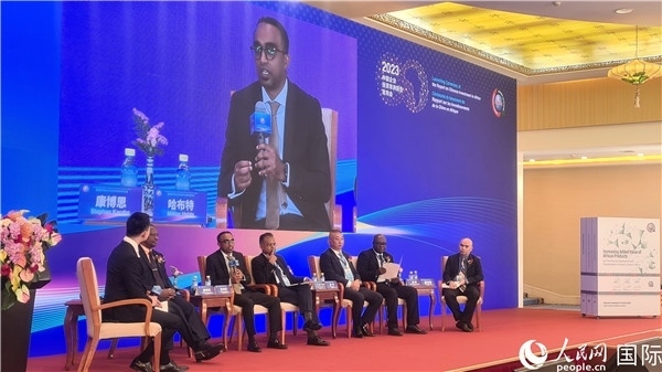 與會嘉賓展開座談。人民網(wǎng)記者 萬宇攝