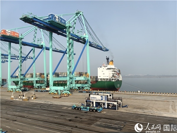天津港北疆港區(qū)C段智能化集裝箱碼頭。人民網(wǎng)記者 符園園攝
