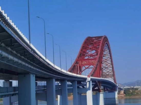 清水塘大橋側(cè)面。本報(bào)記者 常雯宜攝