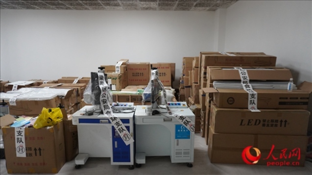 查封的假冒品牌燈具等。人民網(wǎng) 肖聰聰 攝