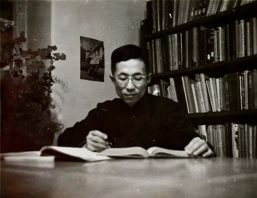 青年時期的秦裕琨。哈爾濱工業(yè)大學(xué)供圖