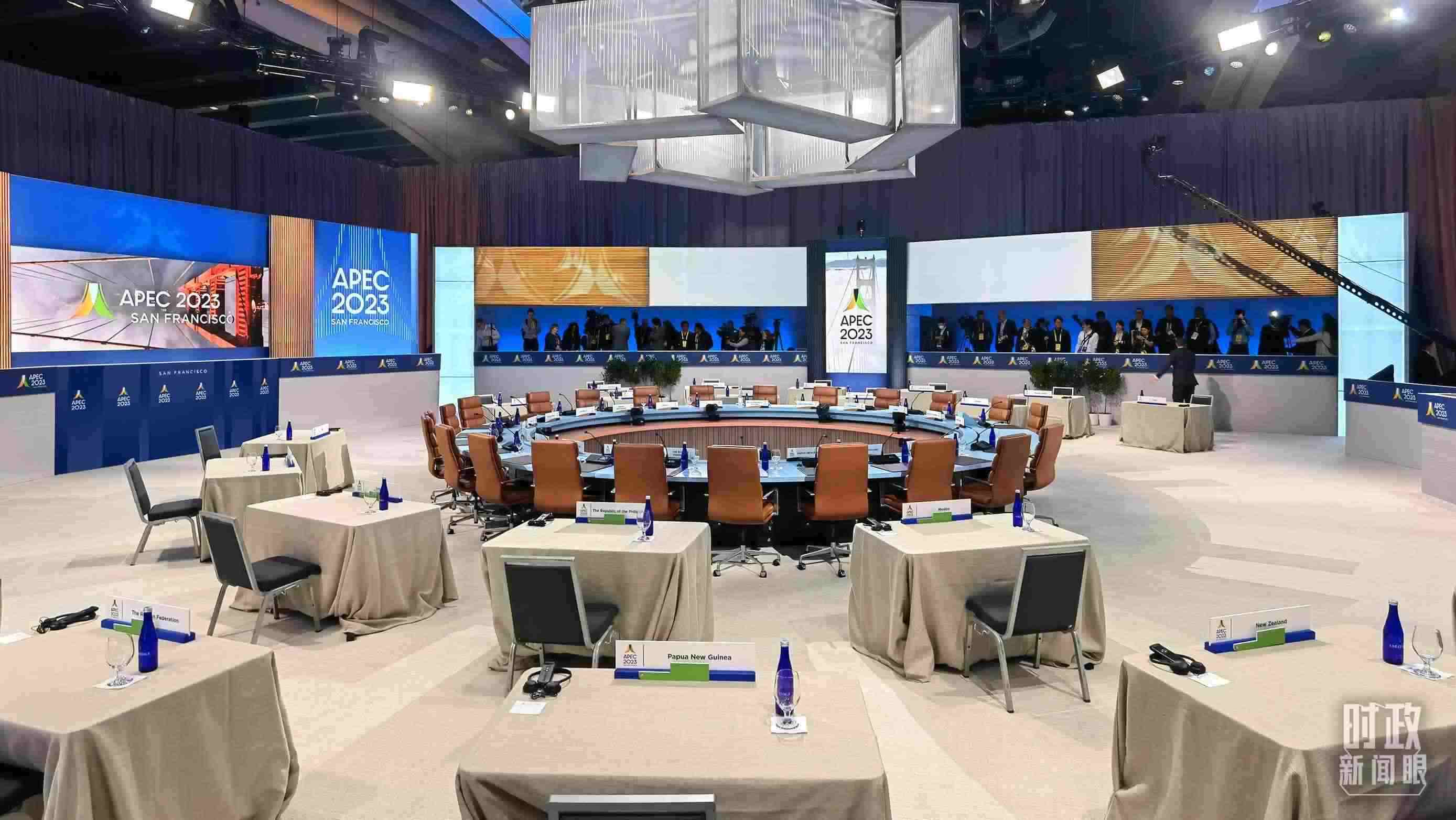 APEC第30次領(lǐng)導(dǎo)人非正式會(huì)議開始前的會(huì)場(chǎng)。（總臺(tái)央視記者石丞拍攝）