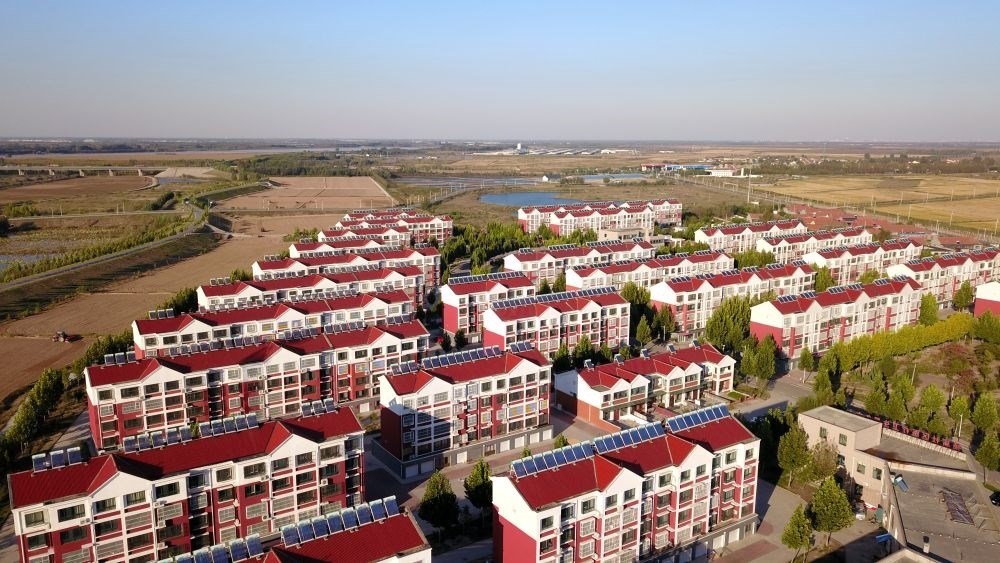 山東省東營(yíng)市墾利區(qū)楊廟社區(qū)（2021年10月17日攝，無(wú)人機(jī)照片）。新華社記者 郭緒雷 攝