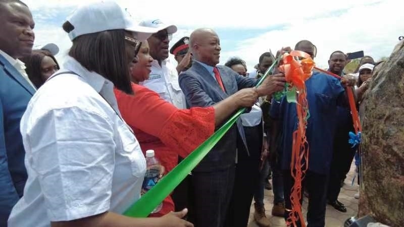 嘉賓為學校剪彩。主辦方供圖