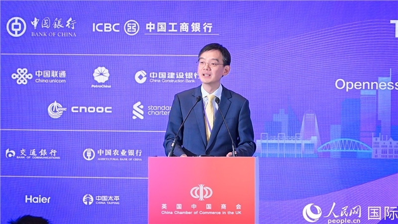 1. 英國中國商會會長、中國銀行倫敦分行行長方文建 致歡迎辭。郭錦標攝_副本