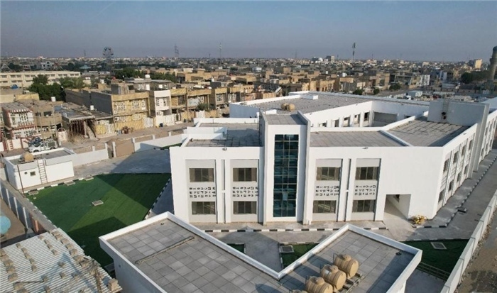 已經(jīng)完工的伊拉克瓦西特省第20號(hào)學(xué)校。該學(xué)校為合院式全功能建筑，包括教學(xué)樓，圖書室，實(shí)驗(yàn)室，保衛(wèi)室等。 趙沖攝