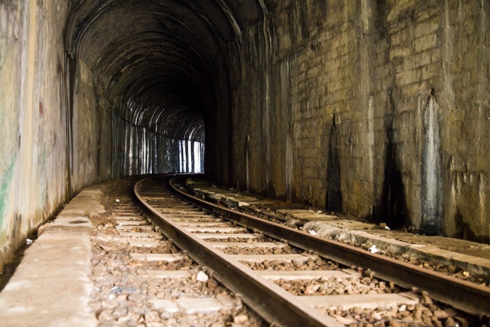 這是2013年3月22日拍攝的河口境內(nèi)的米軌鐵路。