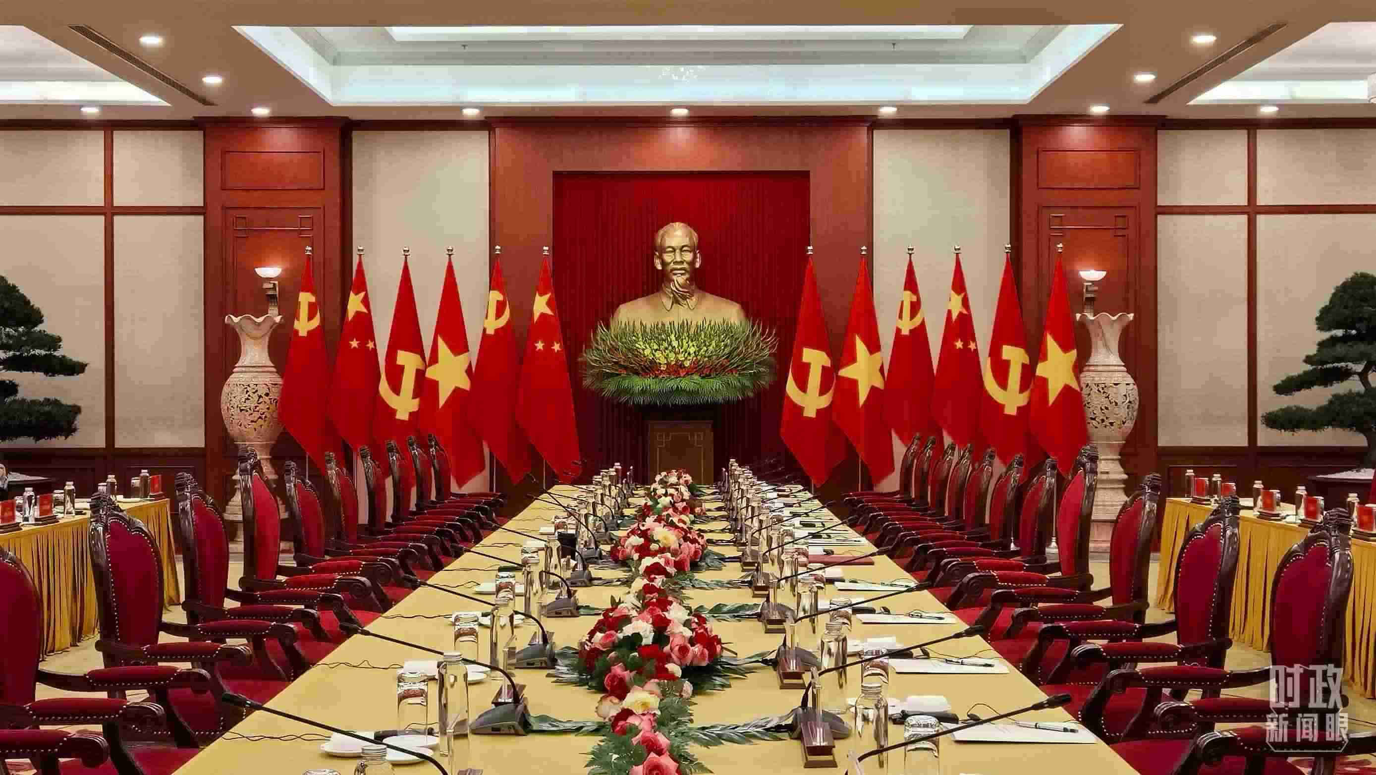 △當(dāng)?shù)貢r(shí)間12月12日下午，習(xí)近平在這里與阮富仲舉行會(huì)談，這是會(huì)談開(kāi)始前的場(chǎng)景。（總臺(tái)央視記者邢彬拍攝）