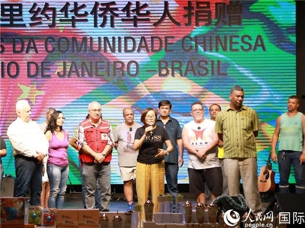 捐贈(zèng)活動(dòng)中方發(fā)起人之一的孫特英女士在捐贈(zèng)活動(dòng)中致辭。人民網(wǎng)記者 陳海琪攝