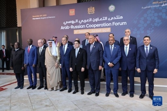 12月20日，與會代表在摩洛哥南部城市馬拉喀什舉行的第六屆阿拉伯-俄羅斯合作論壇上合影。新華社記者霍晶攝