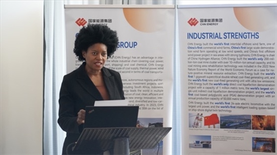 南非獨(dú)立傳媒集團(tuán)代表諾爾萬德爾-恩齊扎發(fā)言。 人民網(wǎng) 張茜攝