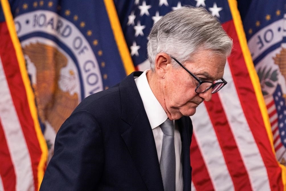 11月1日，美國(guó)聯(lián)邦儲(chǔ)備委員會(huì)主席鮑威爾在華盛頓出席記者會(huì)。新華社發(fā)（亞倫攝）