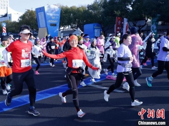 2023杭州馬拉松現(xiàn)場。肖健 攝
