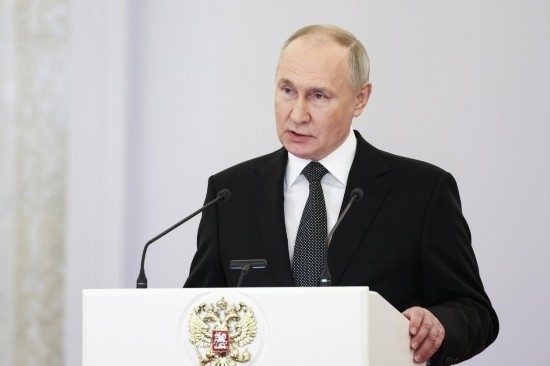 2023年12月8日，俄羅斯總統(tǒng)普京在莫斯科克里姆林宮出席“祖國英雄日”慶祝儀式。新華社/塔斯社