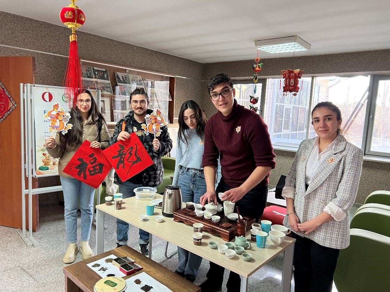 茶藝表演體驗(yàn)。中東技術(shù)大學(xué)孔院供圖