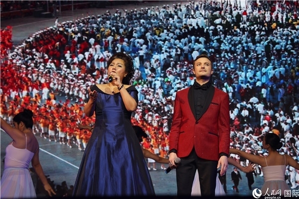圖為中法藝術家聯(lián)袂演唱《我和你》。人民網記者 尚凱元攝