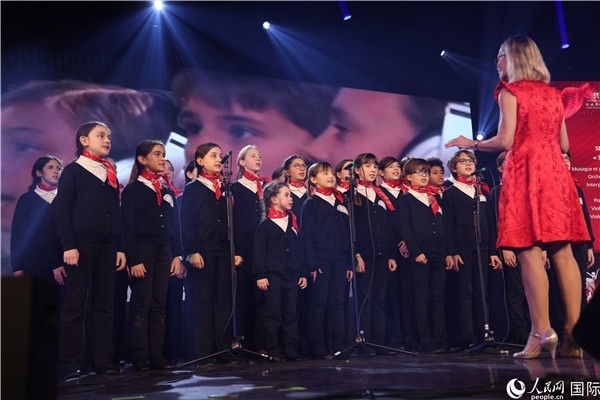 法國寶麗聲童聲合唱團演唱《假如我去中國》。人民網記者 尚凱元攝