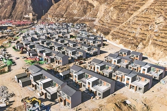 1月16日，門頭溝區(qū)齋堂鎮(zhèn)沿河口村，即將進入內部裝修環(huán)節(jié)的異地安置項目建設現(xiàn)場。