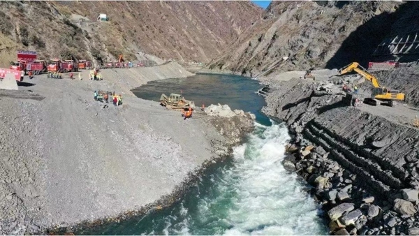 卡拉水電站實現(xiàn)大江截流。受訪者供圖