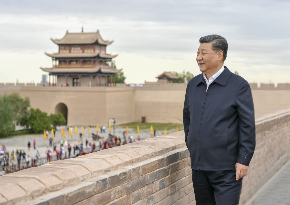 2019年8月20日上午，習近平來到嘉峪關關城，登上城樓察看關城整體面貌，聽取河西走廊長城、關隘歷史文化情況介紹。新華社記者 謝環(huán)馳 攝