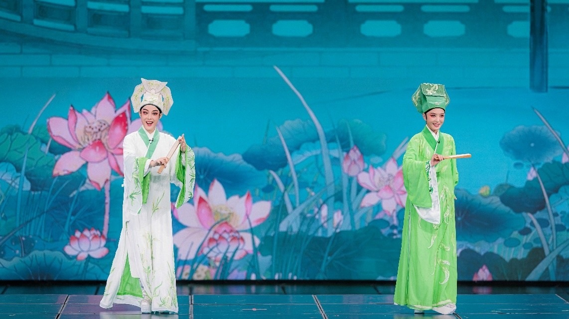 青年越劇演員陳麗君、李云霄彩排現(xiàn)場(chǎng)。主辦方供圖