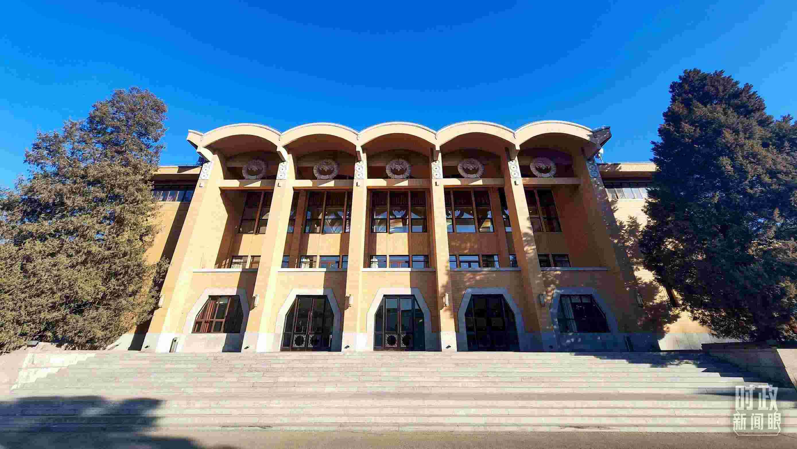 △2024年春季學(xué)期中央黨校（國家行政學(xué)院）中青年干部培訓(xùn)班3月1日上午在中央黨校開班。（總臺央視記者劉琦拍攝）