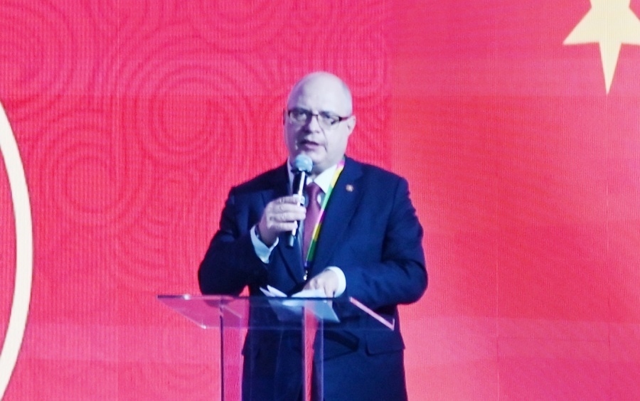 俄羅斯國家杜馬資產(chǎn)、土地和財產(chǎn)關(guān)系委員會主席兼俄中議員友好小組主席加夫里洛夫致辭。主辦方供圖 