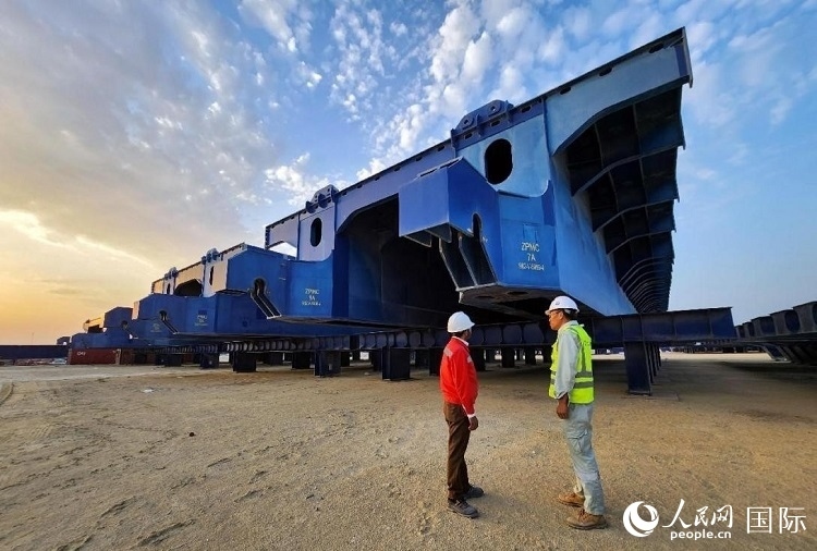 全球最大升船機(jī)平臺(tái)。人民網(wǎng)記者管克江攝