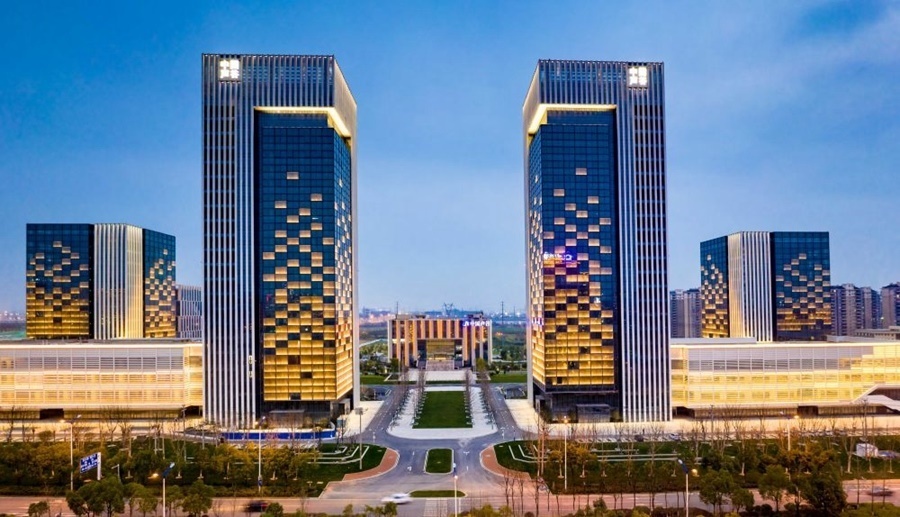 這是2019年3月13日拍攝的位于安徽合肥的中國聲谷產(chǎn)業(yè)園（無人機照片）。截至2024年，中國聲谷入駐企業(yè)超過2000戶，年產(chǎn)值超過2000億元，形成以智能語音及人工智能產(chǎn)業(yè)為核心的新一代信息技術(shù)產(chǎn)業(yè)集群。