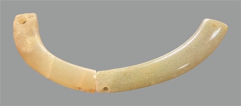 馬家浜文化晚期玉璜。中國文物報社供圖