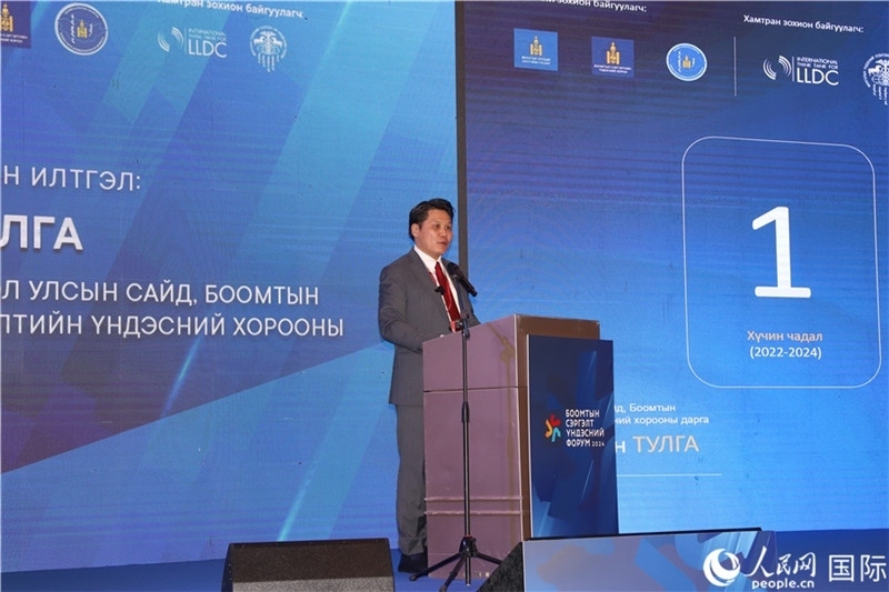 2.圖勒嘎部長做主旨報告。人民網(wǎng)記者 霍文攝_副本