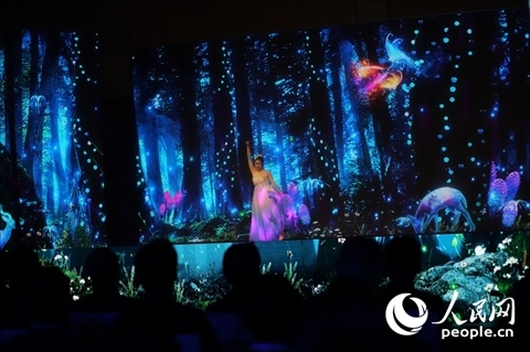 原創(chuàng)舞蹈《萬物有靈》。人民網(wǎng)記者 李發(fā)興攝