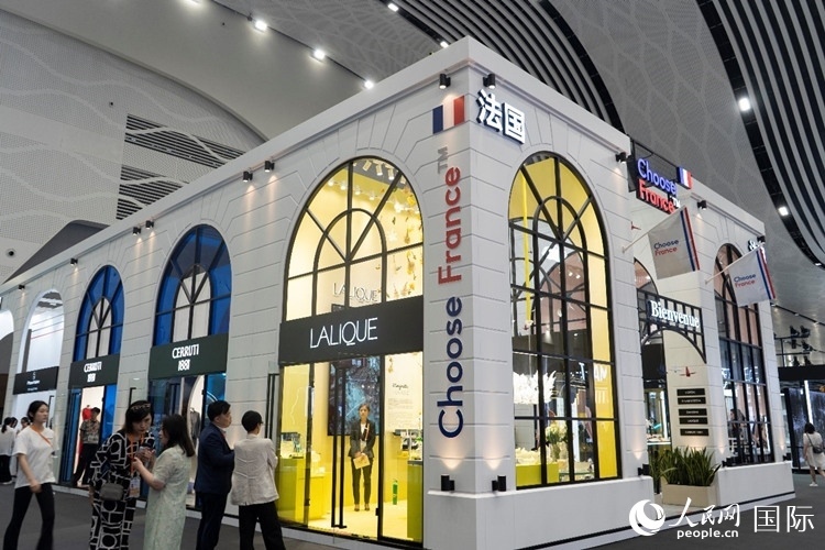 第四屆中國(guó)國(guó)際消費(fèi)品博覽會(huì)法國(guó)國(guó)家館。人民網(wǎng) 常沙攝