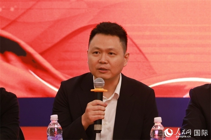 中國駐里約熱內(nèi)盧總領(lǐng)館副總領(lǐng)事王尉育在座談會(huì)上致辭。人民網(wǎng)記者 陳海琪攝