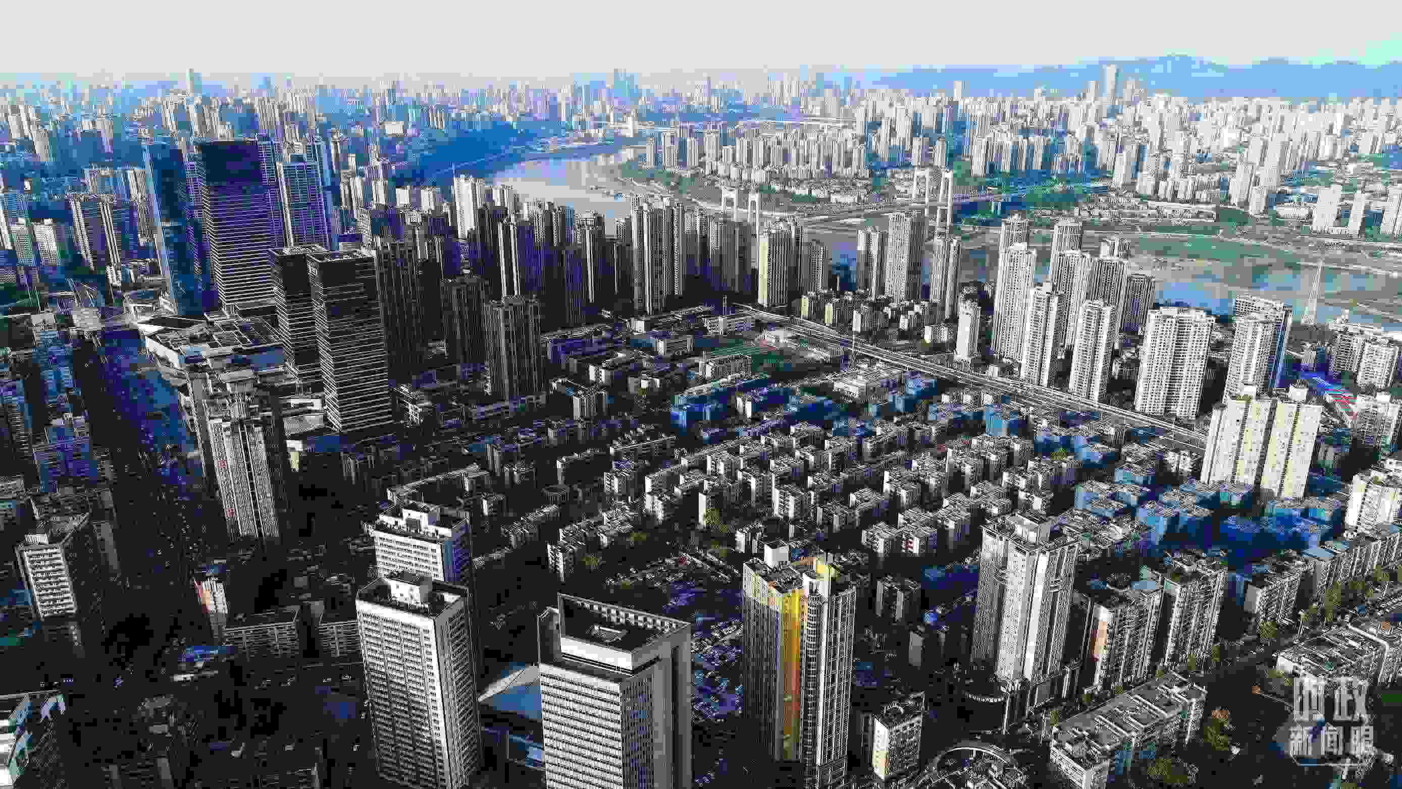 △俯瞰謝家灣街道民主村社區(qū)。（總臺記者謝鵬拍攝）