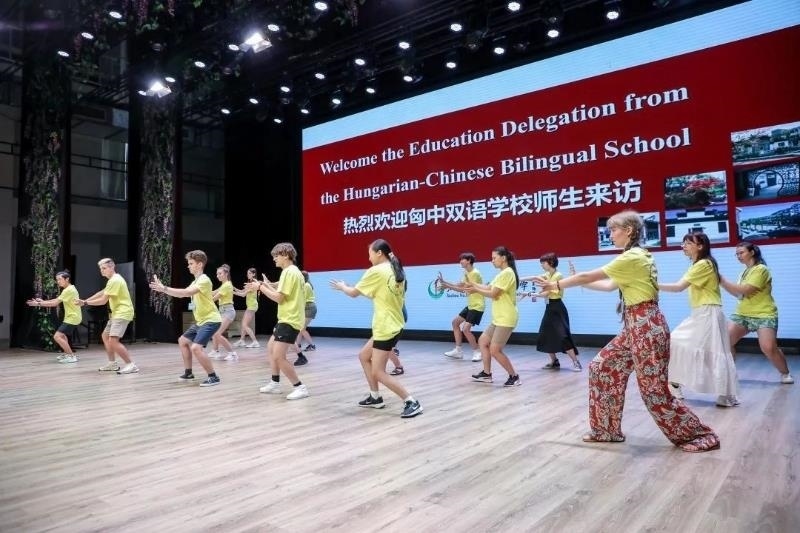 2023年7月，匈牙利匈中雙語學(xué)校師生代表團來到江蘇參加“錦繡江蘇”青年交流項目。