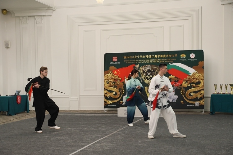 武術(shù)愛好者現(xiàn)場(chǎng)表演。索非亞中國(guó)文化中心供圖