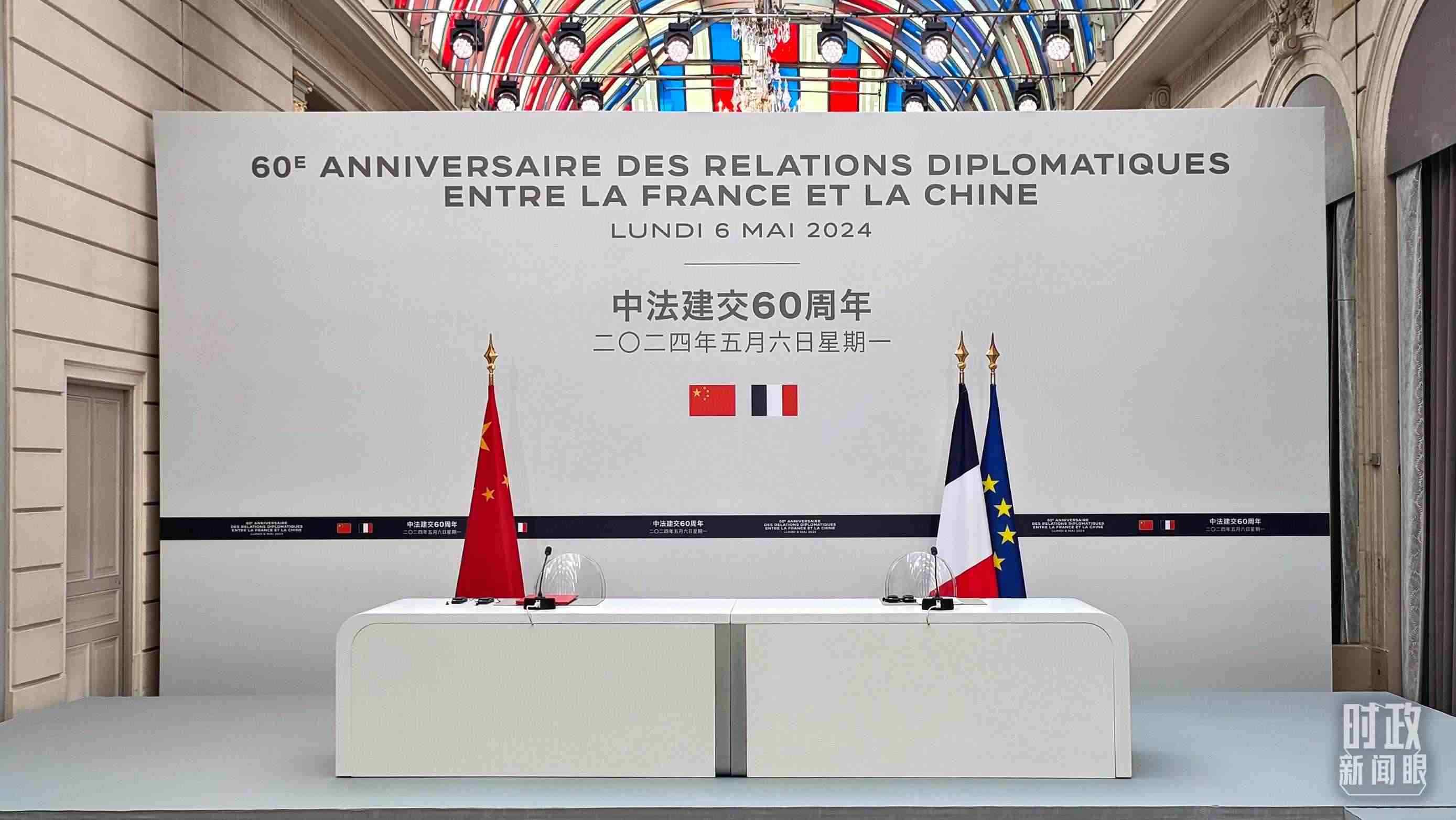 △習(xí)主席在巴黎愛(ài)麗舍宮同馬克龍總統(tǒng)會(huì)談后共同會(huì)見(jiàn)記者，這是會(huì)見(jiàn)開(kāi)始前的現(xiàn)場(chǎng)。（總臺(tái)央廣記者劉會(huì)民拍攝）