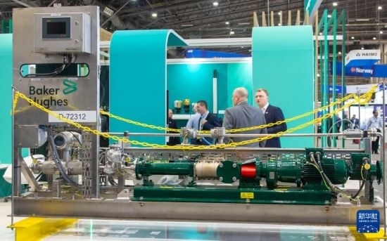 這是5月6日在美國休斯敦國際海洋油氣技術(shù)大會(huì)及設(shè)備展上拍攝的展示的裝備。新華社發(fā)（勞承躍攝）