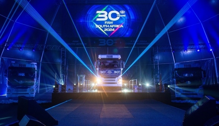 新一代旗艦車型JH6 550馬力牽引亮相。圖片來源：一汽解放