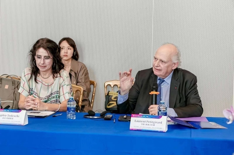 外國(guó)嘉賓發(fā)言（圖片：中國(guó)傳媒大學(xué)