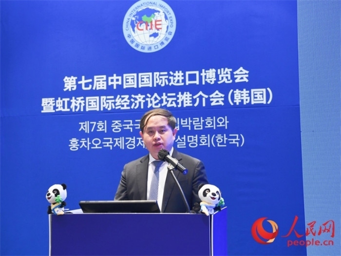 中國銀行首爾分行副行長褚?guī)h發(fā)言。人民網(wǎng) 程安康攝