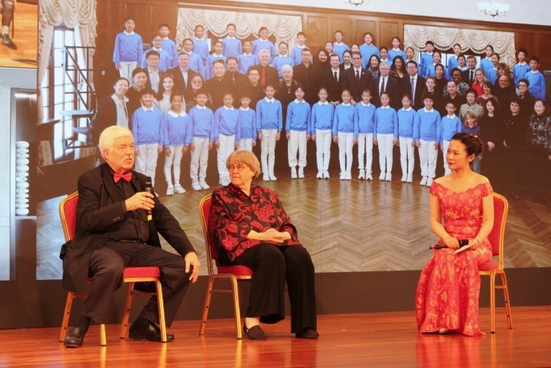 3、費(fèi)城交響樂團(tuán)小提琴手戴維·布斯講述自己與中國50多年的友好故事。 伊莎貝爾·羅德里格斯攝