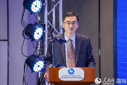 曼谷中國文化中心兼中國駐曼谷旅游辦事處主任闕小華發(fā)表演講。（普拉維攝）