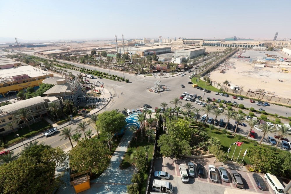 這是2023年8月10日在埃及蘇伊士省拍攝的中?！ぬ┻_(dá)蘇伊士經(jīng)貿(mào)合作區(qū)。新華社記者 隋先凱 攝