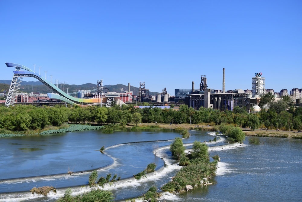 在北京首鋼園附近拍攝的永定河（2022年10月4日攝）。新華社記者 張晨霖 攝