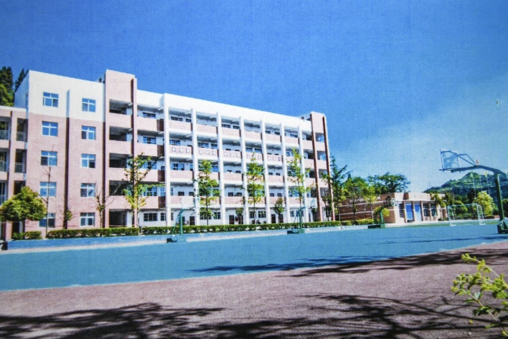 建成之初的之江小學(xué)教學(xué)樓（資料照片翻拍）。