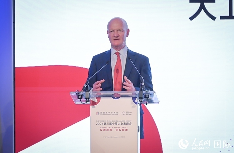 英國前負(fù)責(zé)大學(xué)與科研事務(wù)的國務(wù)大臣、英國皇家學(xué)會(huì)院士大衛(wèi)·威利茨致辭。人民網(wǎng) 郭錦標(biāo)攝