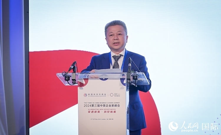 英國中華總商會(huì)主席張進(jìn)隆致歡迎辭。人民網(wǎng) 郭錦標(biāo)攝