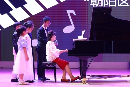 鮑蕙蕎擔(dān)任指導(dǎo)。通過(guò)專家的點(diǎn)評(píng)